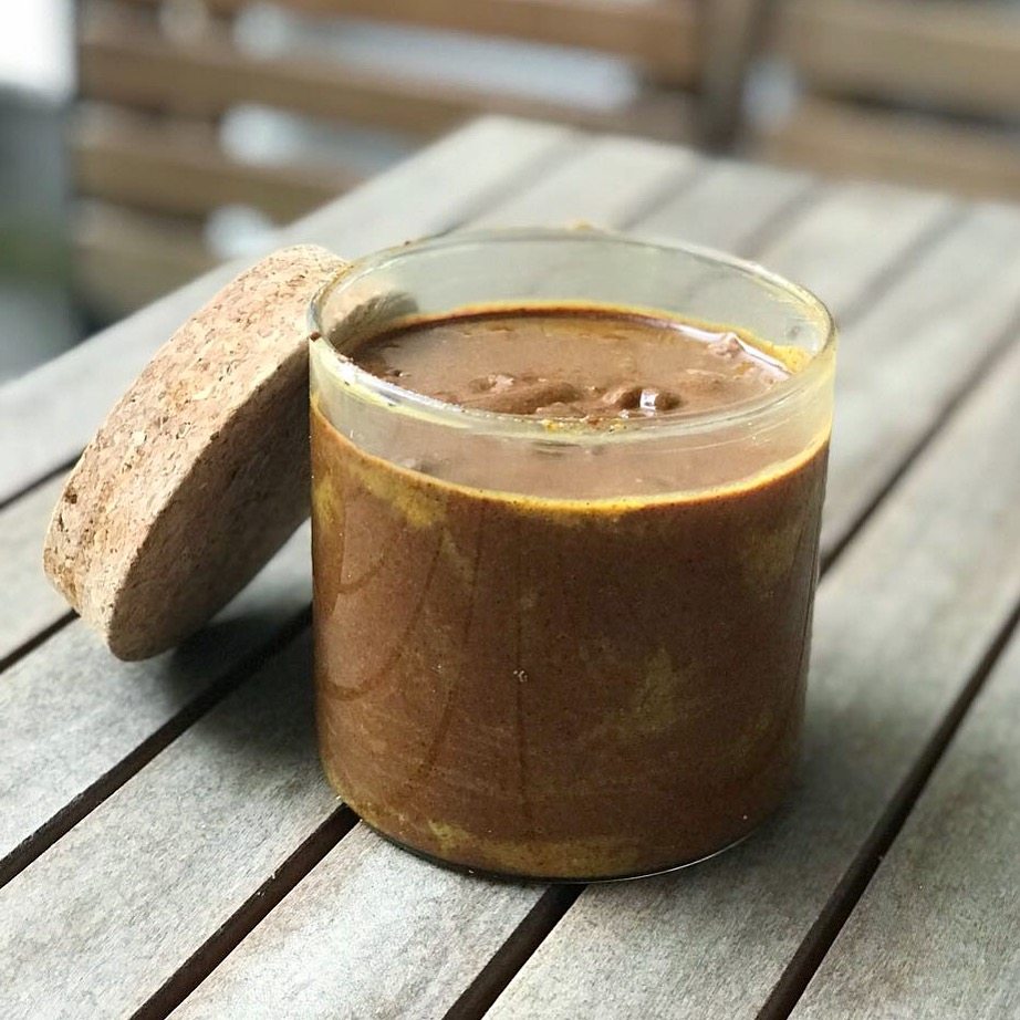 Homemade peanut butter with cinnamon and raisins 🥜🍇